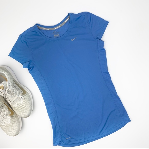 Two piece Women’s Nike Challenger DRI-FIT top - Picture 2 of 7